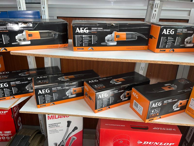 Rebarbadoras AEG em stock no armazém